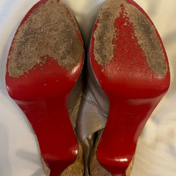 Christian Louboutin sling back peep toe heels, soft platinum/gold, size 38 - Picture 5 of 5